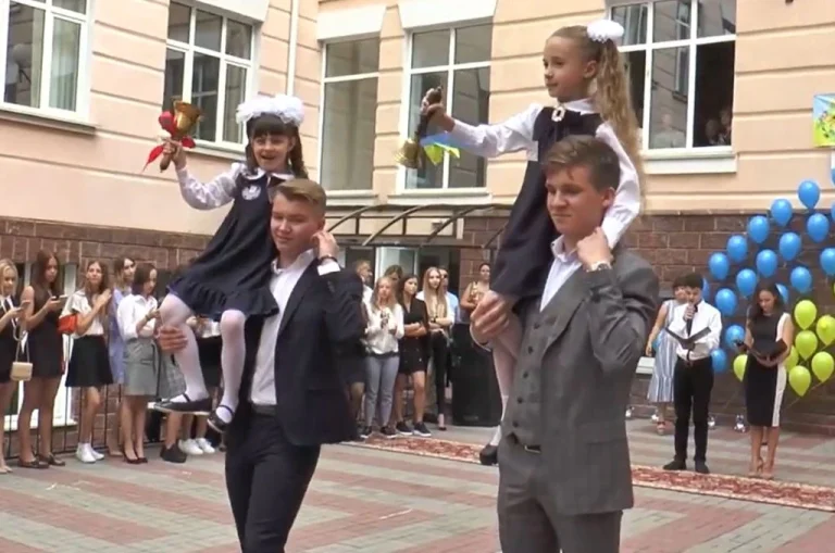 Батькам доведеться витратитися: що потрібно купити школярам різного віку
