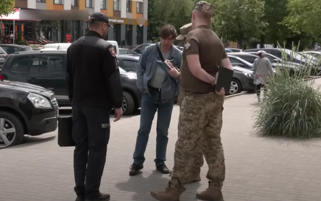 Військовий документ не гарантує спокою: коли можуть примусово доставити до ТЦК