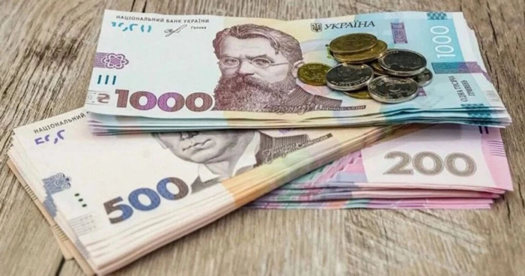 Держслужбовці можуть отримувати пенсію у 90% зарплати: кого стосується стара норма