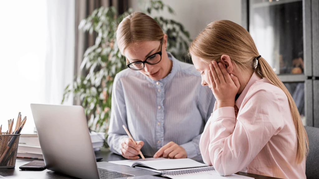 Репетитори в Україні підняли ціни на 16%: скільки тепер коштує година занять